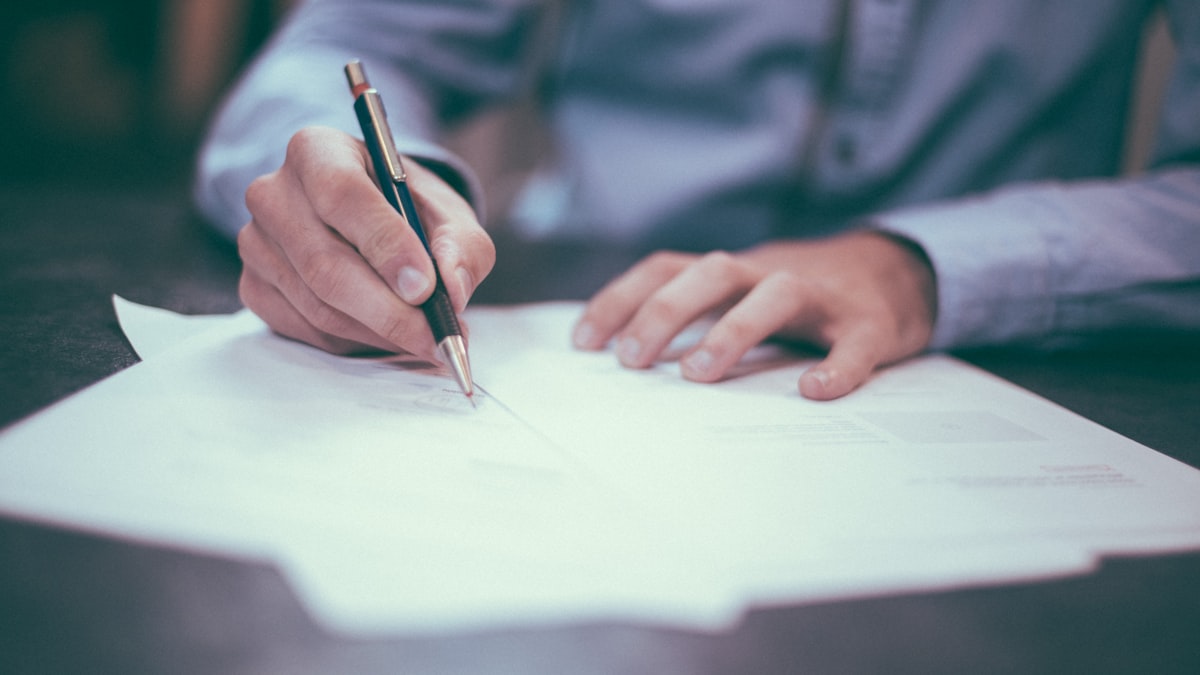 How to Create a Freelance Contract That Protects Your Business